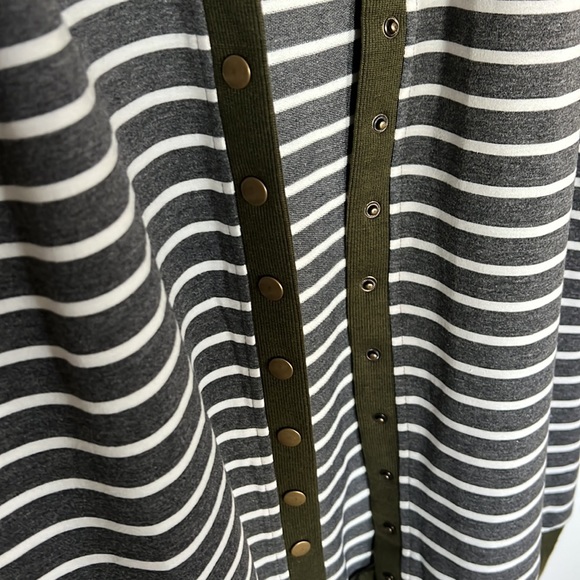 Merokeety Olive green trimmed grey and white stripes - Picture 5 of 6